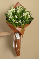 Load image into Gallery viewer, Classy Flower Bouquet