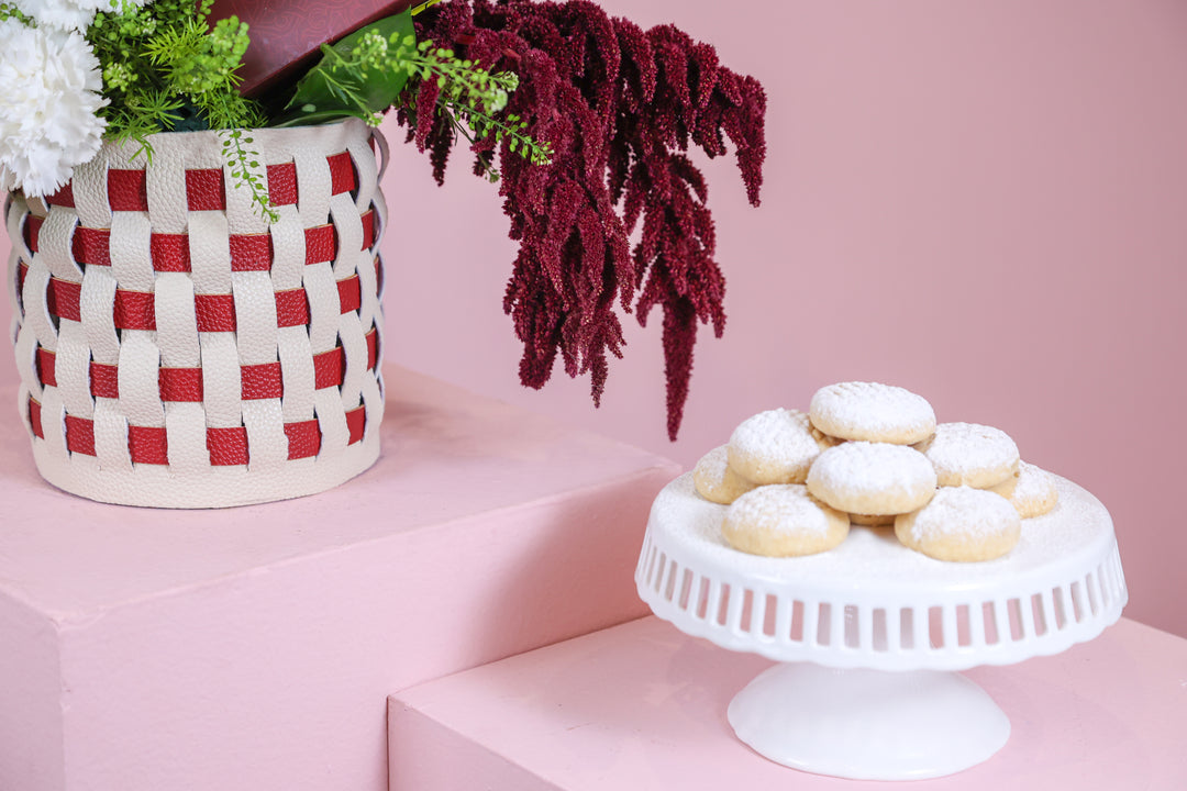 Intertwined Flower Vase