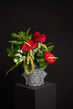 Load image into Gallery viewer, Spiky Love Flower Vase