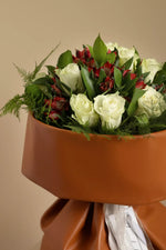 Load image into Gallery viewer, Chic and Stylish Bouquet